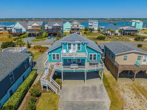 A coastal residential area with houses featuring balconies and waterfront views. - The Water Bear by Topsail Realty (Holly Ridge)