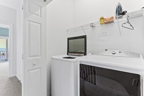 Sleeping Lady by Carolina Retreats