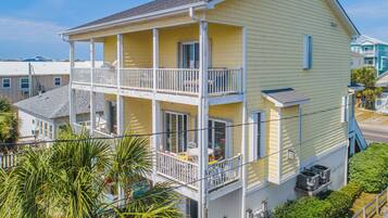 Studio (3 Bedrooms) | Property amenity