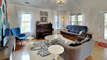Studio (3 Bedrooms) | Property amenity