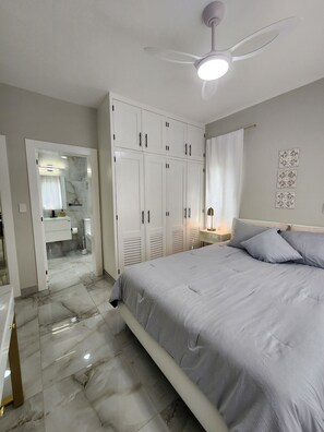 3 bedrooms, desk, WiFi, bed sheets