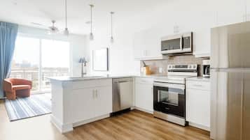 Superior Apartment, 1 Bedroom | Dapur peribadi | Peti sejuk, ketuhar gelombang mikro, ketuhar, dapur