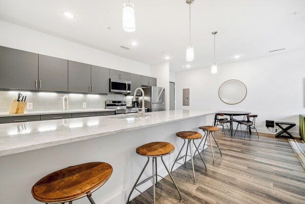 Apartment, 2 Bedrooms | Private kitchen | Fridge, microwave, oven, stovetop