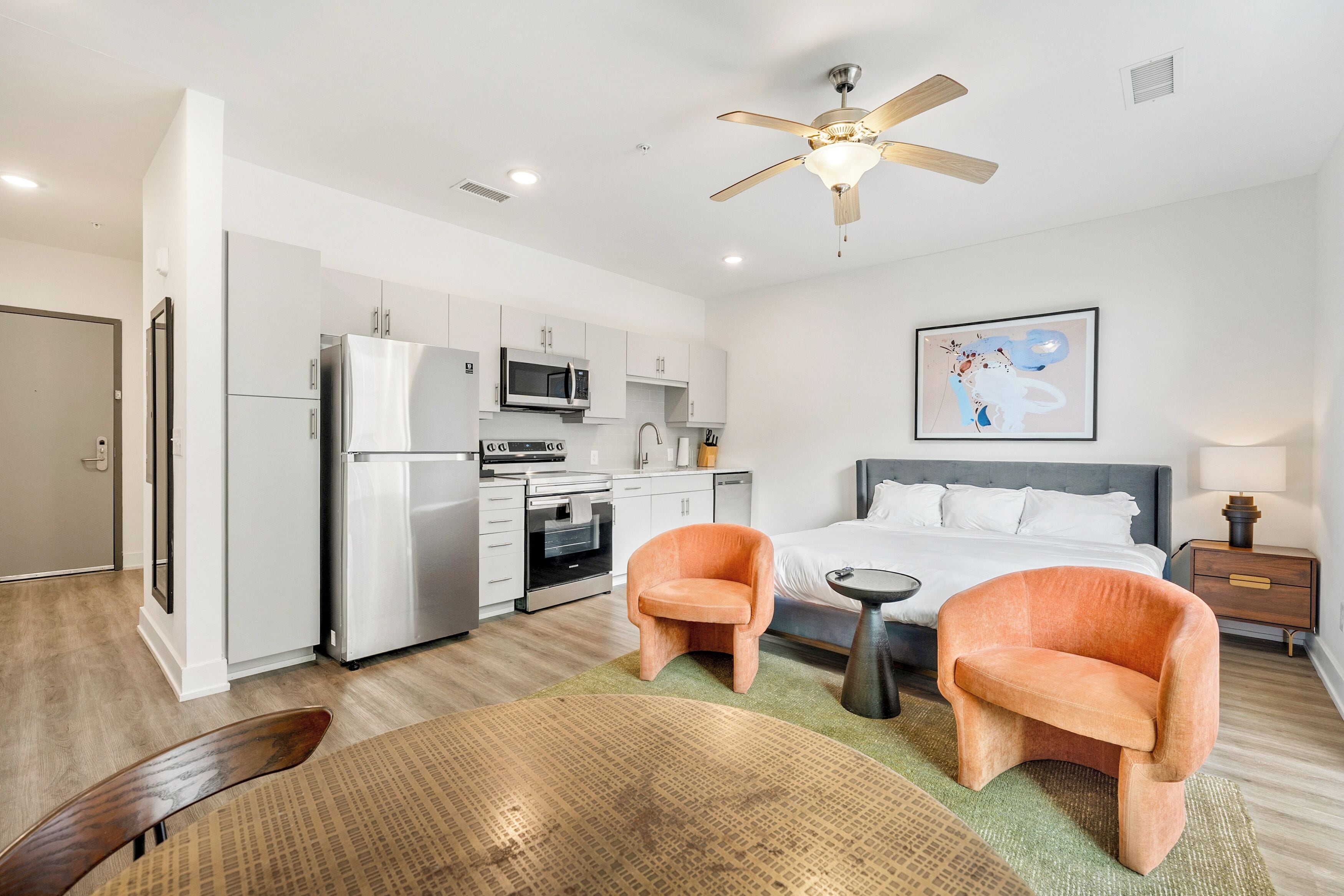 Studio, 1 King Bed | Living area