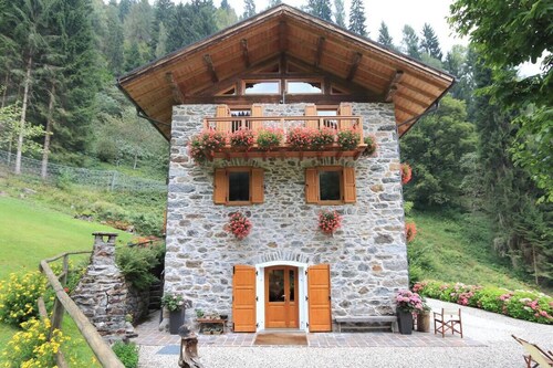 Unique chalet in the green Trentino, with sauna and private forest, ideal for relaxation.