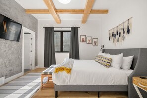 3 bedrooms, desk, travel cot, free WiFi