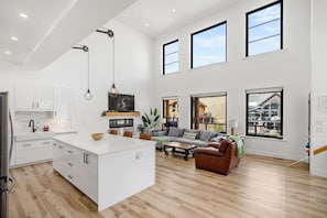 Smart-TV, Kamin, Videospiele, Stereoanlage