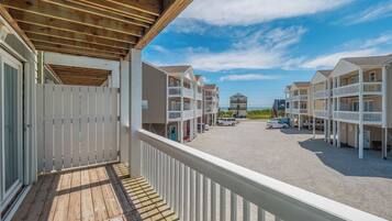 Studio (3 Bedrooms) | Property amenity