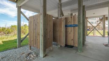 Studio (3 Bedrooms) | Property amenity