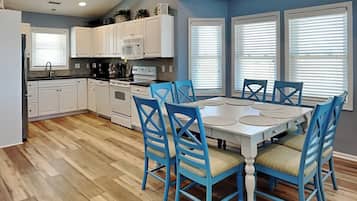 Studio (3 Bedrooms) | Property amenity
