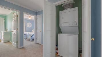 Studio (3 Bedrooms) | Property amenity