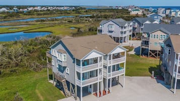 Studio (3 Bedrooms) | Property amenity