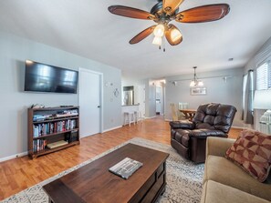 Studio (2 Bedrooms) | Property amenity