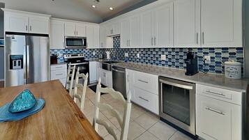 Studio (4 Bedrooms) | Property amenity