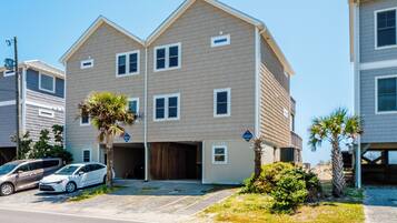 Studio (4 Bedrooms) | Property amenity