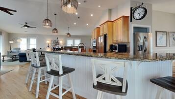 Studio (Multiple Bedrooms) | Property amenity