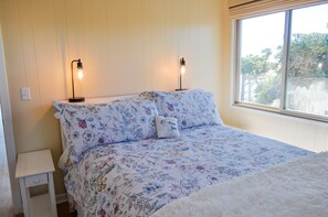 Studio (4 Bedrooms) | Property amenity - Sunray Cottage by Topsail Realty (Holly Ridge)