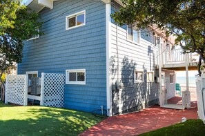 Studio (4 Bedrooms) | Property amenity - Sunray Cottage by Topsail Realty (Holly Ridge)