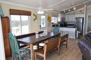 Studio (4 Bedrooms) | Property amenity
