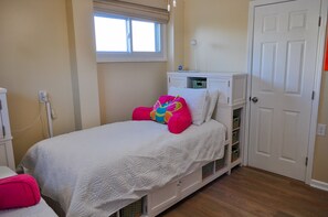 Studio (4 Bedrooms) | Property amenity - Sunray Cottage by Topsail Realty (Holly Ridge)