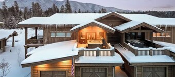 Luxury GNP Gem-Sleeps 11-Hot Tub-Scenic Retreat Near Glacier Park- 7 mi to GNP