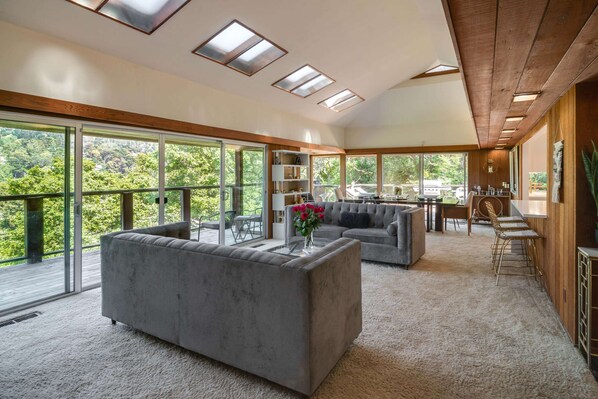 Smart TV, video games