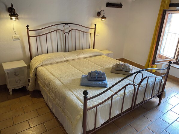 1 chambre, literie fournie