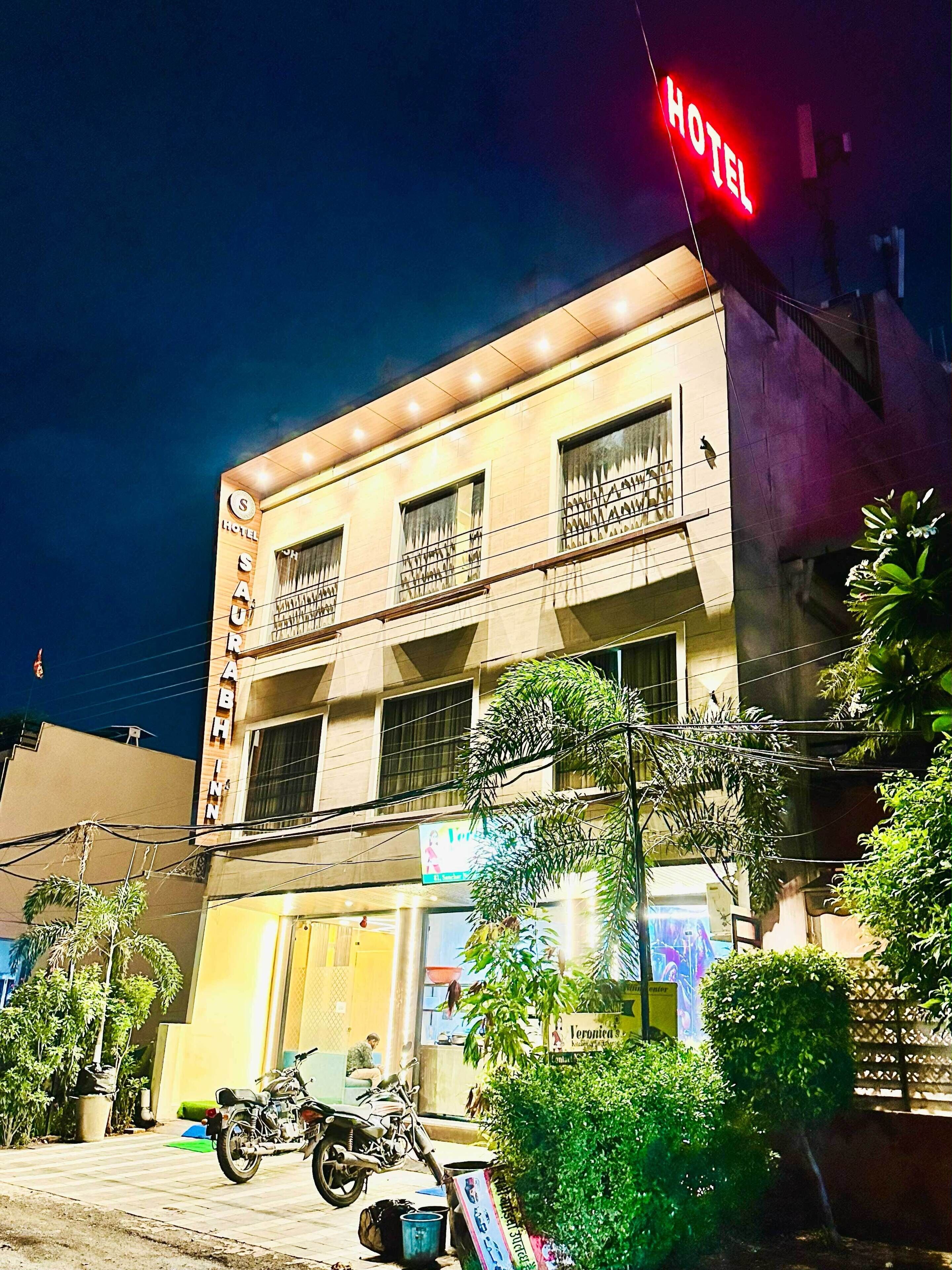 A hotel with a sign reading "HOTEL SAU RAHIN".