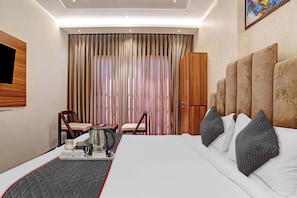 Deluxe Double Room | Desk, laptop workspace, free WiFi