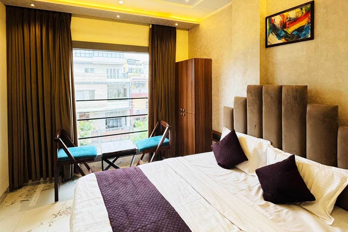 Executive Room | Desk, laptop workspace, WiFi (free)