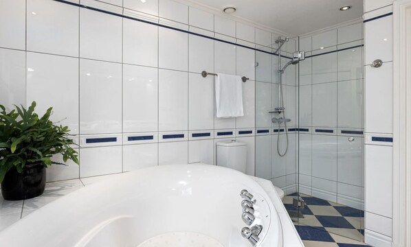 Bathroom - Spacious and beautiful villa in Holmenkollen hill with parking (Oslo)