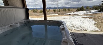 25 min YNP, Golf Course, Hot Tub, Air Hockey