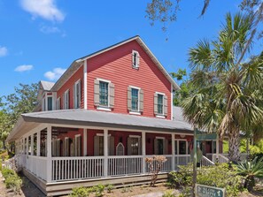 Exterior - Southern Pines- Sleeps 20 with community pool and docks (Steinhatchee)