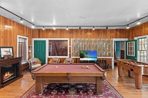 Game room - Southern Pines- Sleeps 20 with community pool and docks (Steinhatchee)
