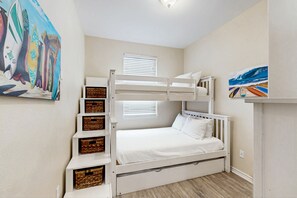 3 bedrooms, iron/ironing board, internet, bed sheets