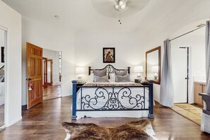 3 bedrooms, iron/ironing board, Internet, bed sheets