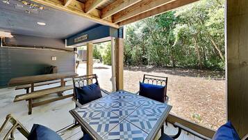 Studio (3 Bedrooms) | Property amenity