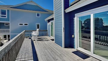 Studio (3 Bedrooms) | Property amenity