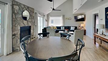 Studio (3 Bedrooms) | Property amenity