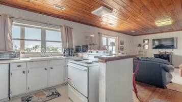 Studio (3 Bedrooms) | Property amenity