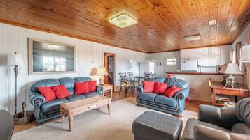 Studio (3 Bedrooms) | Property amenity