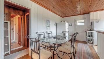 Studio (3 Bedrooms) | Property amenity