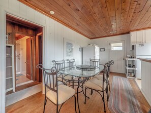 Studio (3 Bedrooms) | Property amenity