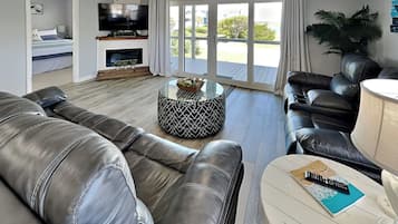Studio (3 Bedrooms) | Property amenity