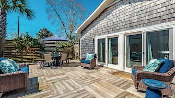 Studio (3 Bedrooms) | Tempat makan outdoor