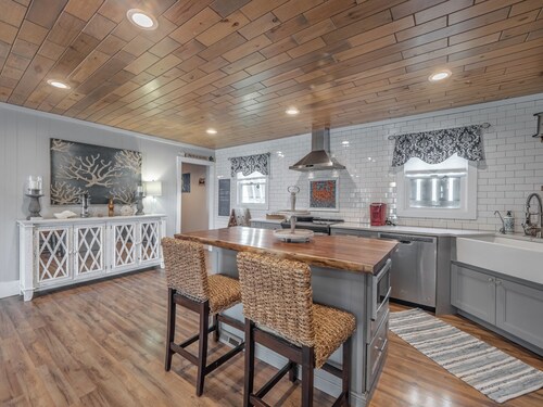 Barefoot Bungalow by Carolina Retreats