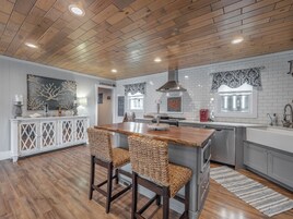 Studio (3 Bedrooms) | Property amenity