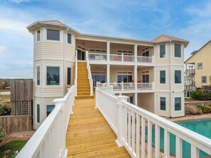 Studio (Multiple Bedrooms) | Property amenity