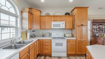 Studio (4 Bedrooms) | Property amenity