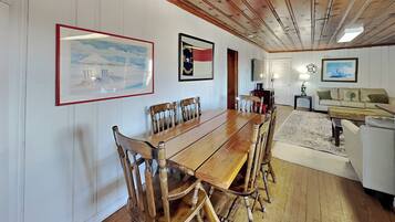 Studio (3 Bedrooms) | Property amenity